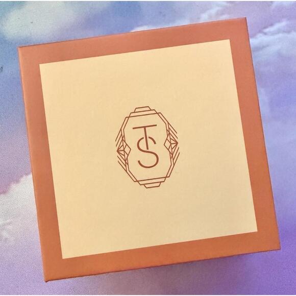 The Life of a Showgirl Signet Ring - Size 8 - Taylor Swift - Picture 7 of 8